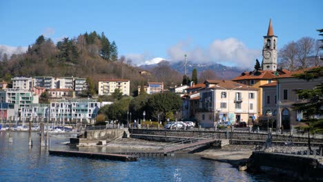 Eine-Kleine-Stadt-Am-Lago-Maggiore-In-Italien