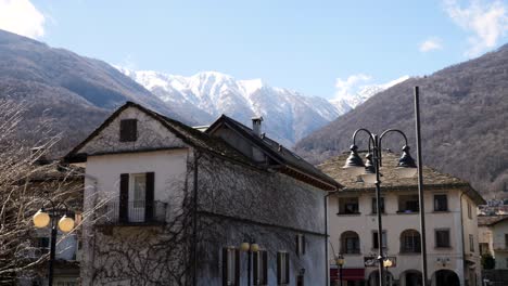Italian-Houses-with-Mountain-Range