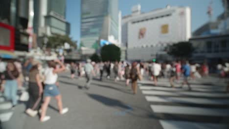 Soft-Focus---People-walking-at-the-scramble-intersection-(Double-speed)