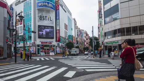 TOKYO,JAPAN-Pedestrians-walking-and-shopping-at-Ginza-district.