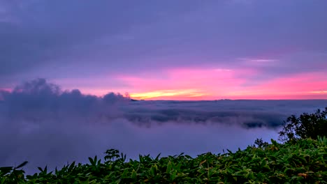 Ein-Meer-von-Wolken-von-Tsubetsu,-Hokkaido,-Jpan