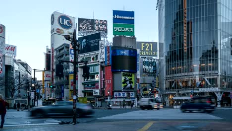 4-K-Zeitraffer:-Fußgänger-krähte-bei-Tokio-Shibuya-Crossing