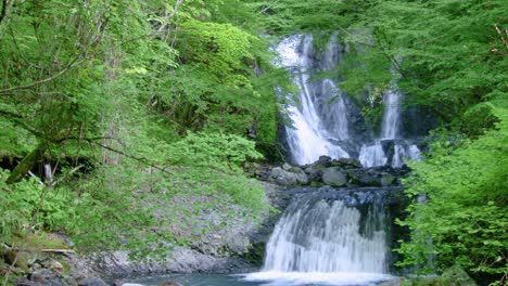 Cascada-de-Komorebi-en-verano,-Kiso,-Nagano,-Japón