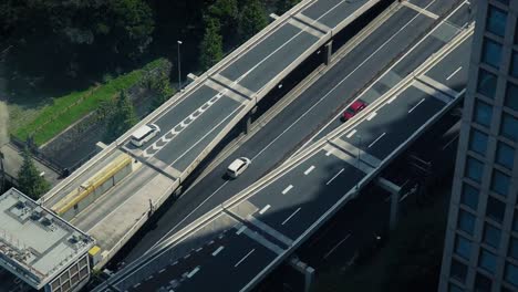 Luftaufnahme-von-einer-Autobahn-Japan-hautnah.