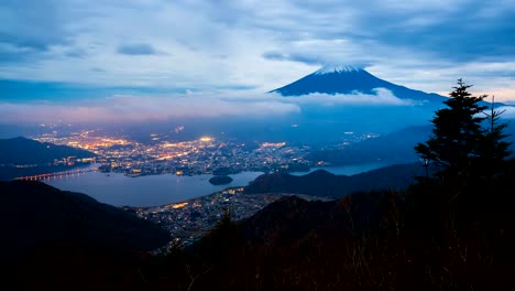 4-K-día-a-lapso-de-tiempo-de-la-noche-del-Monte-fuji,-Japón-(vista-aérea)