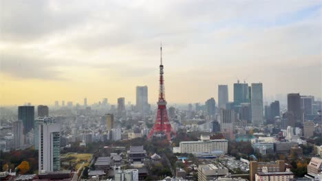 Tokio-Torre-atardecer-de-lapso-de-tiempo-en-día-nublado