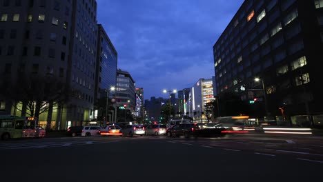 Lapso-de-tiempo-de-Calle-de-la-ciudad-de-Fukuoka,-Japón,-vista-nocturna