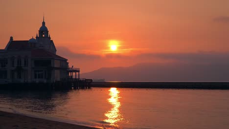 Silhouette-Sunset-Momochi-Seaside-Park