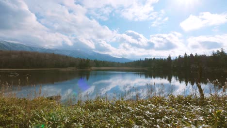 Cinco-lagos-de-Shiretoko,-Shiretoko-Goko,-en-el-Parque-Nacional-de-Shiretoko,-Hokkaido,-Japón,-filmada-en-4K