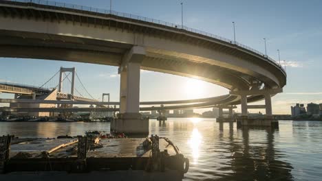 4K-Zeitraffer:-Sonnenaufgang-am-Rainbow-Bridge