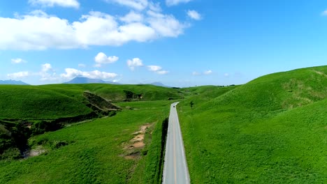 Landschaft-des-Aso-in-Japan