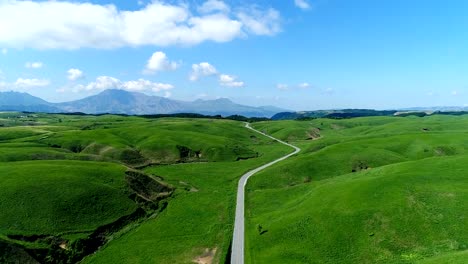 Landschaft-des-Aso-in-Japan