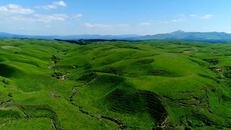 Landschaft-des-Aso-in-Japan