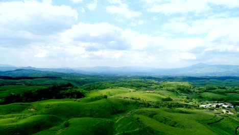 Landschaft-des-Aso-in-Japan