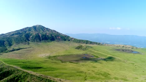 Landschaft-des-Aso-in-Japan