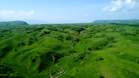 Landschaft-des-Aso-in-Japan