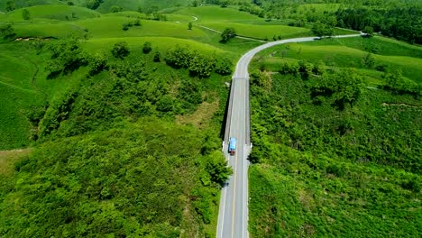 Landschaft-des-Aso-in-Japan