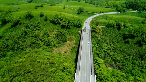 Landschaft-des-Aso-in-Japan