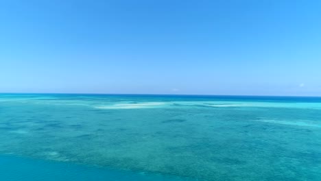 el-hermoso-paisaje-marino-en-Okinawa-en-Japón