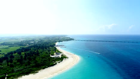 die-wunderschöne-Seenlandschaft-auf-Okinawa-in-Japan