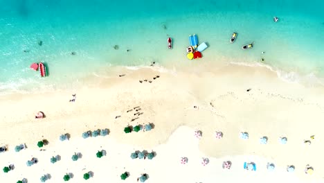 die-wunderschöne-Seenlandschaft-auf-Okinawa-in-Japan