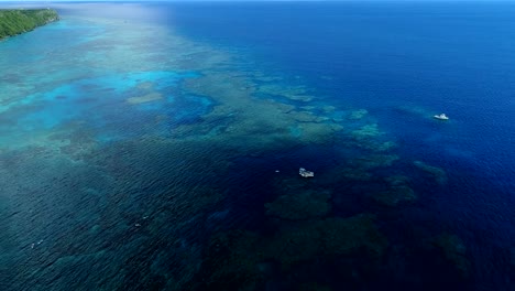 die-wunderschöne-Seenlandschaft-auf-Okinawa-in-Japan