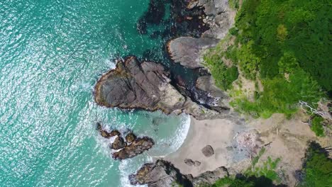 Una-verdadera-visión-de-la-playa-en-la-península-de-Oshika,-Prefectura-de-Miyagi,-Japón