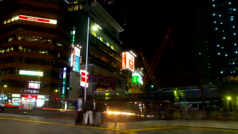 Lapso-la-noche-hiper-4K-en-shibuya-en-Tokio-gran-tiro