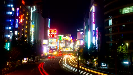 Nacht-Zeitraffer-4K-bei-Shinjuku-Yasukuni-Ave.-Breite-erschossen-verkleinern