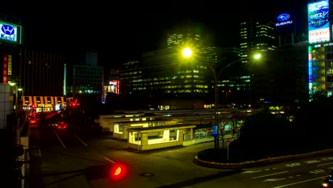 Lapso-de-la-noche-4K-en-shinjuku-bus-este-rotativo