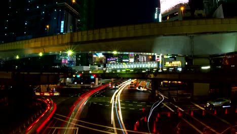 Intersección-cerca-de-obturador-lento-de-lapso-de-noche-de-la-estación-de-shibuya