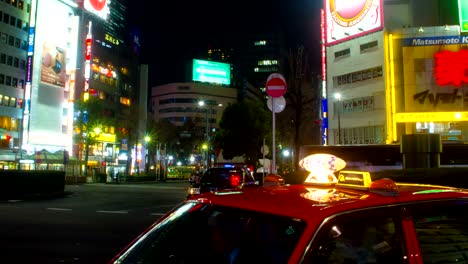 Nacht-Zeitraffer-4K-vor-Ikebukuro-Bahnhof-Ost-Seite-tiefen-Schwerpunkt-rechts-schwenken