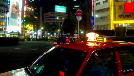 Nacht-Zeitraffer-4K-vor-Ikebukuro-Bahnhof-Ostseite-weit-gedreht-rechts-schwenken