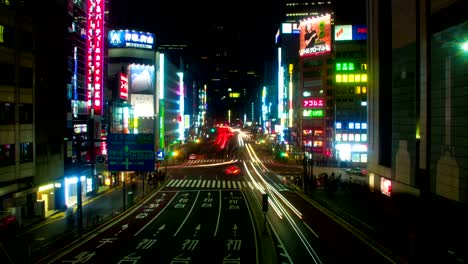 Lapso-de-la-noche-en-el-lado-sur-de-la-inclinación-hacia-abajo-de-Shinjuku