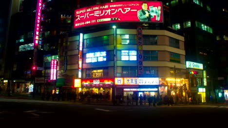 Nacht-Zeitraffer-mit-japanischen-Neons-Shinjuku-Breite-im-Süden-gedreht-nach-links-schwenken
