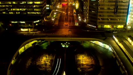 Nacht-Zeitraffer-in-Shinjuku-Station-Westseite-breite-geschossen-hohen-Winkel-Zoom-in