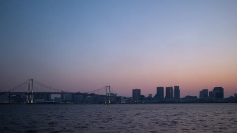 Timelapse---paisaje-del-área-de-la-bahía-Tokyo-de-noche-a-noche