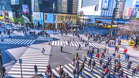 4K,-Zeit-verfallen-Verkehr-und-Menge-an-Ginza-Bezirk-Kreuzung-in-Tokio-Japan