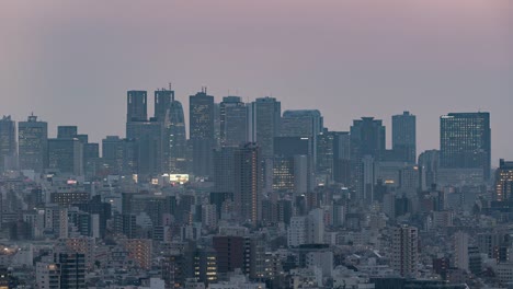 Tokio,-Japón,-Timelapse---el-skyline-de-Shinjuku-en-Tokio-filmado-desde-la-Bunkyo-Civic-Center
