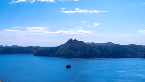 Lake-Mashu-blau