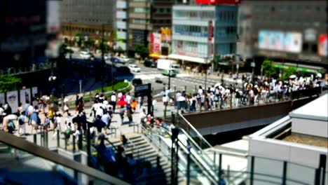 Time-lapse-of-anonymous-crowd-of-people-walking-on-walk-way