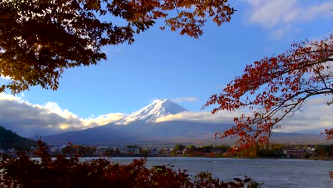 Mount-Fuji-in-Autumn-Color,-Japan