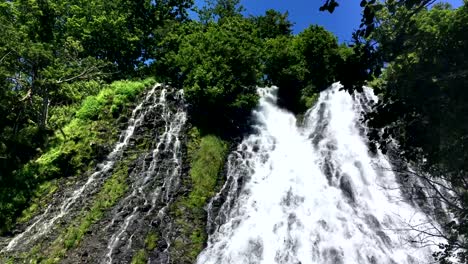 Waterfall(OshinKoshin-no-Taki-Falls)-in-Shiretoko