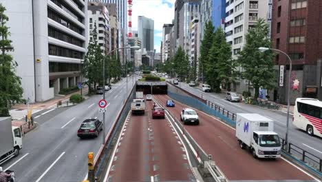 Verkehr-in-Ginza-Viertel-in-Tokio