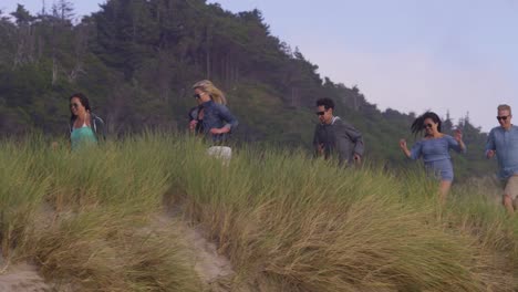 Friends-at-beach-running-down-grassy-trail