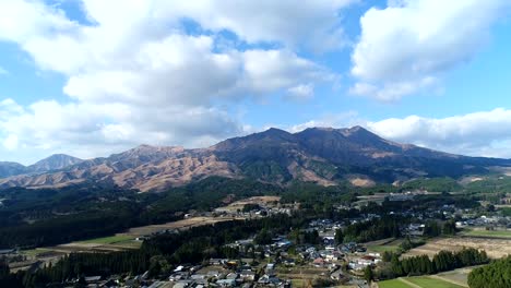 paisaje-de-la-zona-sur-de-Aso-en-Japón