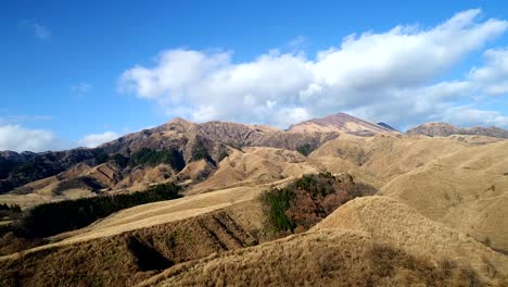 Landschaft-des-südlichen-Aso-in-Japan