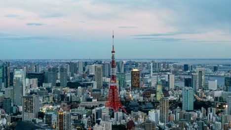 4-K-Time-lapse:-Arial-vista-de-torre-de-Tokio-y-horizonte-de-paisaje-urbano-de-Tokio