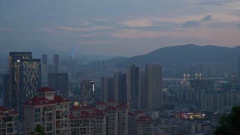 Sonnenuntergang-beleuchtet-Zhuhai-Stadtbild-Park-Top-Panorama-4k-china