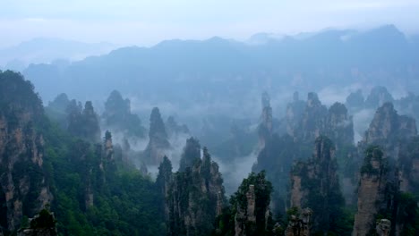 Montañas-Zhangjiajie,-China